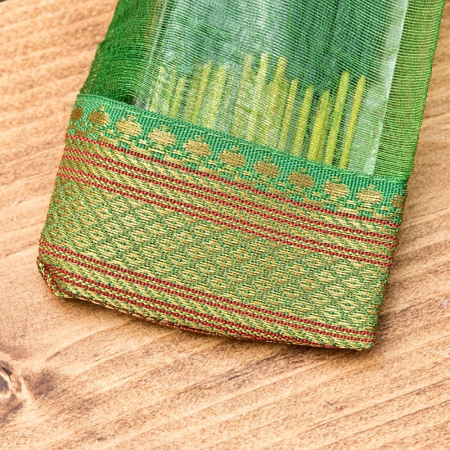 スティック香＆お香立てセット[Allure Collection] - リリーオブザバレー 3 - インド模様のチロリアンテープの装飾がおしゃれな可愛いパッケージです。