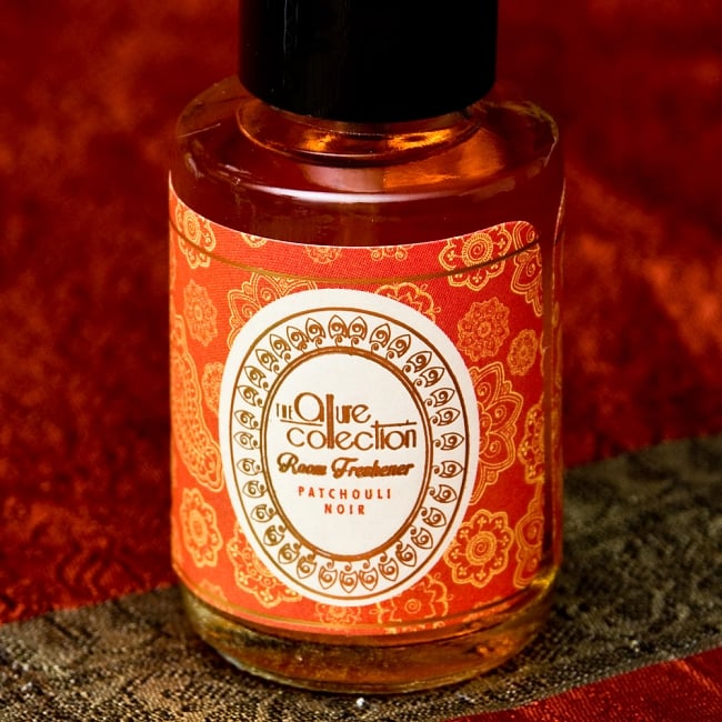 ルームフレッシュナー [Allure Collection］ - パチュリーノアール 2 - おしゃれなデザインで新しいインドの香りの世界を創造する、Song of India製。「Allure Collection」のロゴが光ります。