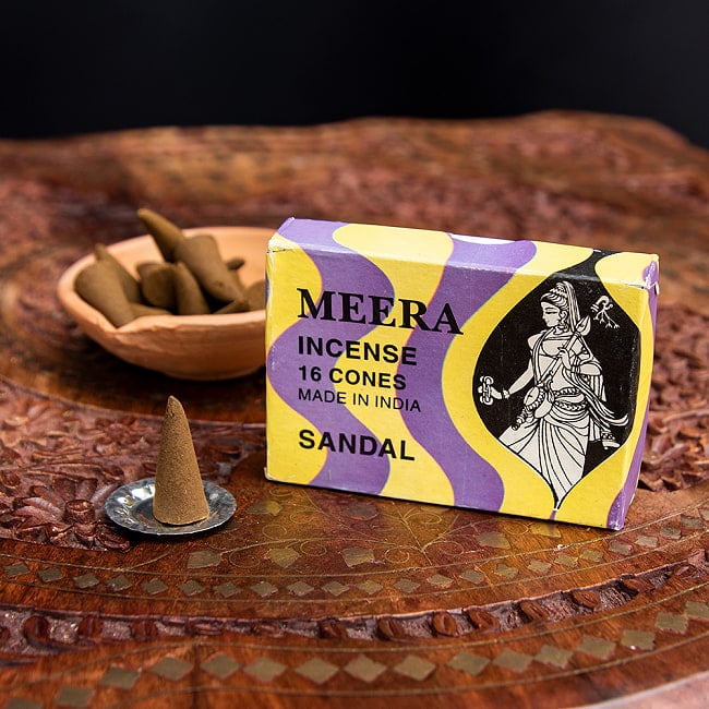 Meera コーン香 Sandal （白檀）の香りの写真1枚目です。味わい深いパッケージのお香です。Meera,Mirabai,インセンス,お香,香,コーン香
