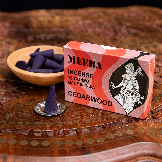 Meera コーン香 Cedarwood （香木杉）の香りの写真1枚目です。味わい深いパッケージのお香です。Meera,Mirabai,インセンス,お香,香,コーン香