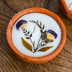 【1点】ドライフラワーとナチュラルフレグランスのキャンドル 素焼き小皿入り 小 直径5cm程度 - サブ2