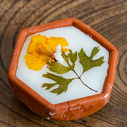 【1点】ドライフラワーとナチュラルフレグランスのキャンドル 素焼き小皿入り 小 直径5cm程度 - サブ3