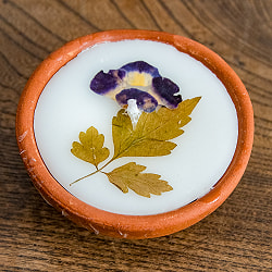 【1点】ドライフラワーとナチュラルフレグランスのキャンドル 素焼き小皿入り 中 直径6.5cm程度 - サブ2