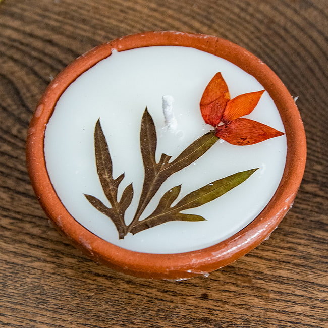【1点】ドライフラワーとナチュラルフレグランスのキャンドル 素焼き小皿入り 中 直径6.5cm程度 3 - お花の種類や小皿はランダムになります。