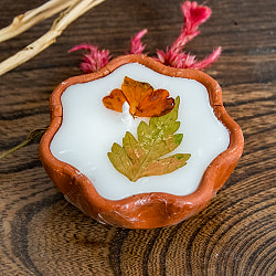 【1点】ドライフラワーとナチュラルフレグランスのキャンドル 素焼き小皿入り 中 直径6.5cm程度 - サブ4