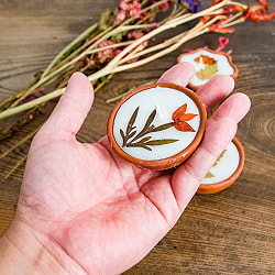 【1点】ドライフラワーとナチュラルフレグランスのキャンドル 素焼き小皿入り 中 直径6.5cm程度 - サブ5