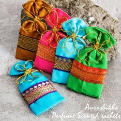 ナチュラルな香りのサシェ オウロシカブランド ザリ生地パッケージ(IND-INS-990)