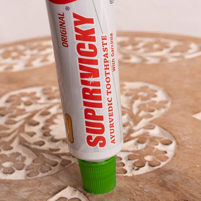 【12個セット】シダレッパ スピルビッキー オリジナル 歯磨き粉 - Supirivicky Original Ayurvedic Toothpaste 70g 5 - パッケージのアップです
