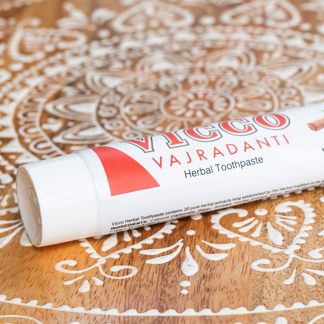 【3個セット】ヴィッコ　ヴァジュラダンティ - VICCO VAJRADANTI Herbal Toothpaste 100g 【VICCO】 7 - 側面からの写真です