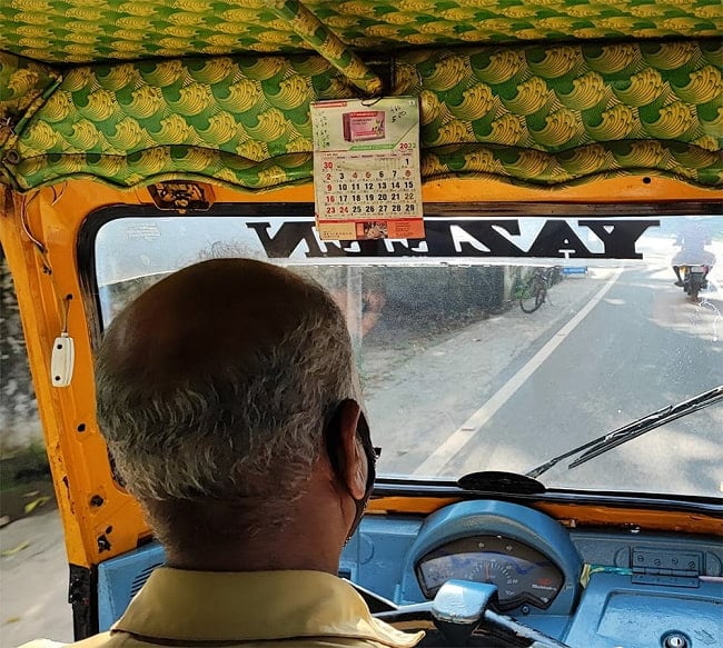 【3個セット】ナンブーディリ　ナチュラル　ハーバル　トゥースペースト　Ｓ - K P Namboodiri's Natural Salt Toothpaste【K P NAMBOODIRIS 5 - ケララでオートリクシャに乗ったら、ナンブーディリのカレンダーを使っているのを発見しました