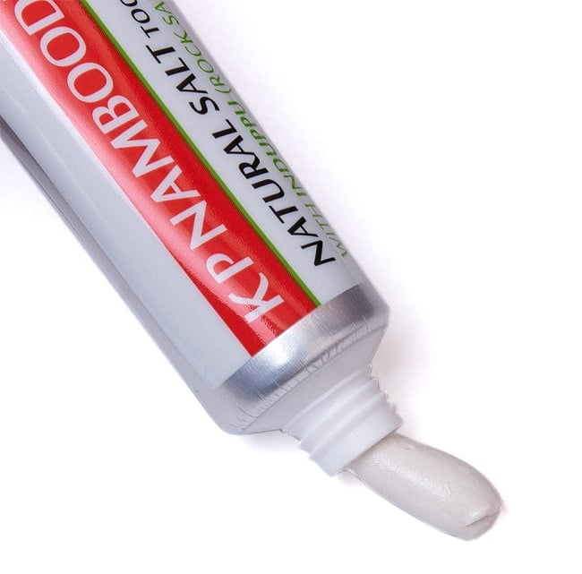 【3個セット】ナンブーディリ　ナチュラル　ハーバル　トゥースペースト　Ｓ - K P Namboodiri's Natural Salt Toothpaste【K P NAMBOODIRIS 7 - 中身のペーストはクリーム色です