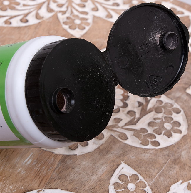 【3個セット】ナンブーディリ　ダンダヴァナ　チュルナム　ストロング歯磨き粉 -K P Namboodiri 6 - ここからパウダーをとんとんを出して使用します