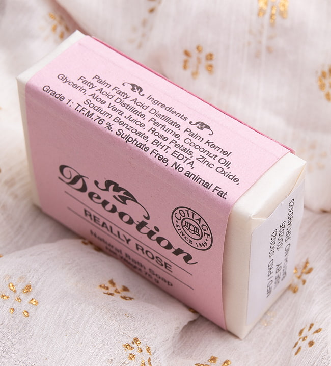 【6個セット】Ｄｅｖｏｔｉｏｎ　ナチュラル　グラブ　バス　ソープ[75g] 3 - バラ花びら入りのグラブ　バス　ソープを斜めから撮影しました