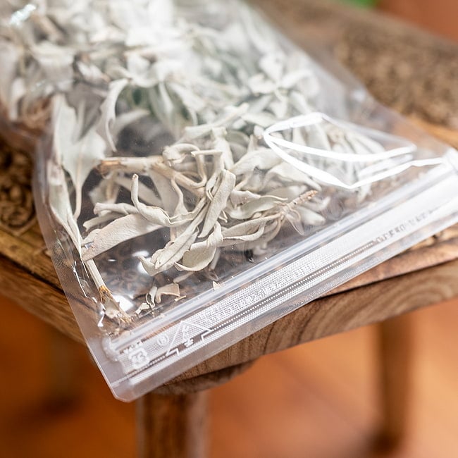 【150gセット(50g✕3個)】カリフォルニア ホワイトセージ 無農薬 葉っぱ＆枝付きバルク 50g 9 - チャック付きなので、保管にも便利です。