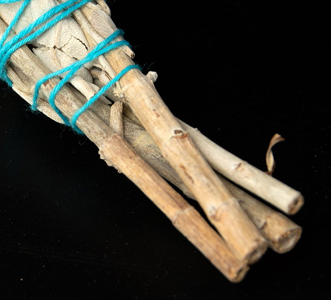 【送料無料・10個セット】カリフォルニア ホワイトセージ 無農薬 トーチ バンドル スティック [12cm  20g程度]スマッジング　浄化 5 - 端っこはこんな感じです