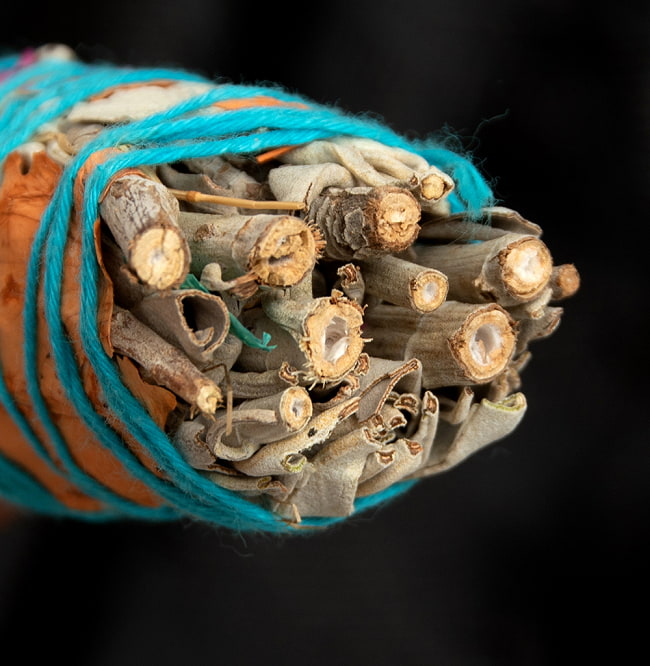 【3個セット】カリフォルニア ホワイトセージ バラのはなびら付き 無農薬 ワンド バンドル スティック [10cm  25g程度] 6 - 端っこはこんな感じです