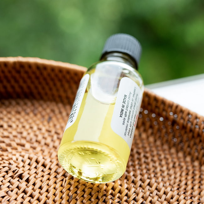 【12個セット】サンダルウッド　フレグランス オイル - SATYA SANDALWOOD FRAGRANCE OIL - 30ml【SATYA】 5 - 別の角度から