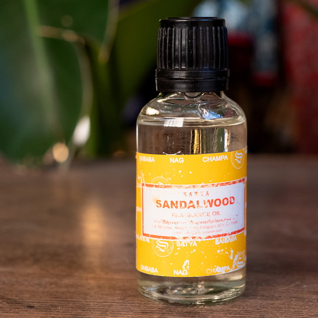 【3個セット】サンダルウッド　フレグランス オイル - SATYA SANDALWOOD FRAGRANCE OIL - 30ml【SATYA】 7 - 今回やってきたものは、ラベルの印刷が薄く、こんな感じになっております。御理解の上ご購入くださいませ