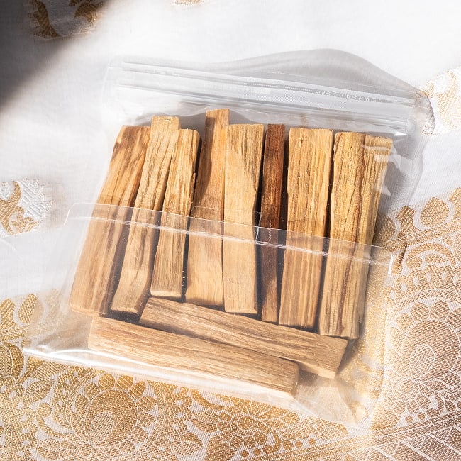 パロサント　香木 【お得な約100g 3個セット(合計約300g)】 パロサントスティック 品質の良いペルーのピウラ産　PALO SANTO　チャック付き袋　ヨガや瞑想　浄化などへ 5 - 裏面です。これだけあると結構たくさん使えます。