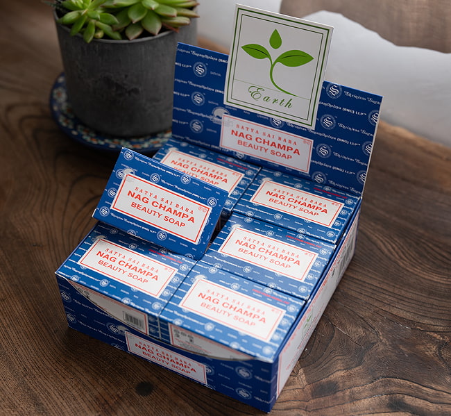 【12個・販売用セット】ナグチャンパ　ソープ - SATYA SAI BABA NAG CHAMPA BEAUTY SOAP [75g] 3 - この様な形で美しくディスプレイして販売できます。