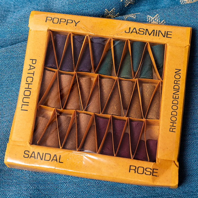 【12箱セット】深い愛の象徴　クリシュナのお香　NAMASTE香　〔6種の香り　36個入り〕　ナチュラルインセンス　コーン香セット 4 - パッケージをスライドさせると、お香が綺麗に並んでいます。