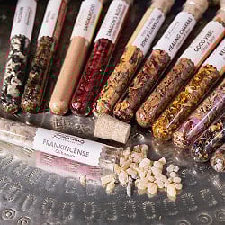 【自由に選べる6個セット】〔各種香りあり〕かわいいガラスチューブ瓶入り　樹脂香　ハーブ香　レジンインセンス　自然由来の豊かな香り　オラクルカードなどのスマッジングにも - サブ2