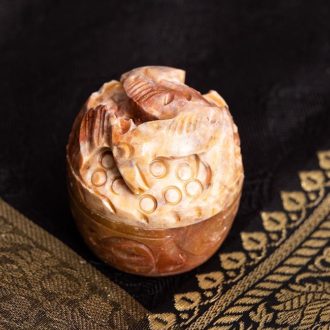 【6個セット】クリーム・フレグランス[ソープストーン] - Sea Breeze(シー・ブリーズ) 6 - シンプルに撮影しました。フレグランスの使用後はピルケースとして使用できます