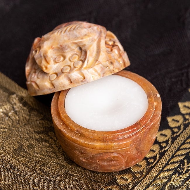 【6個セット】クリーム・フレグランス[ソープストーン] - Sea Breeze(シー・ブリーズ) 7 - 布の上で撮影しました