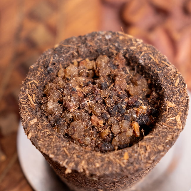 【6個セット】Shivrudra Kapila Dhoop シヴァ神に捧げる、インドの聖牛由来のドゥープ香　プージャ　浄化用 5 - 中心には樹脂状になったお香が使っています