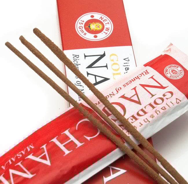 【6個セット】Golden Nag Champa香 3 - お香の表面をアップにしました。パウダーが付いている高級なお香です