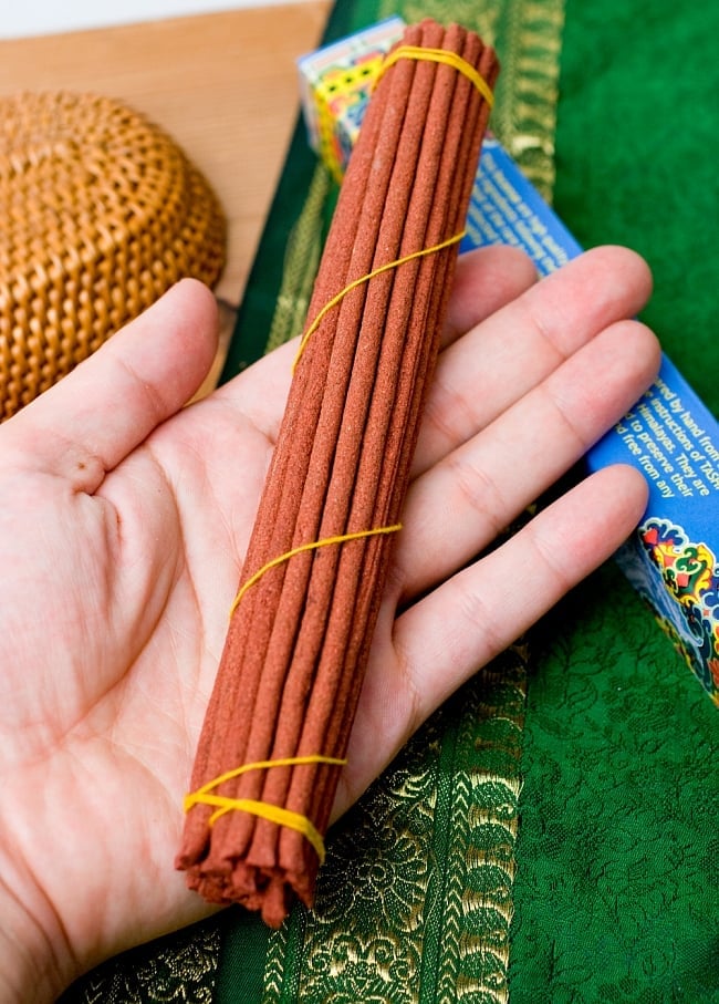 【6個セット】Tibetan Meditation Incense-チベタンメディテーション香 4 - 長さはだいたいこのような大きさになります。
