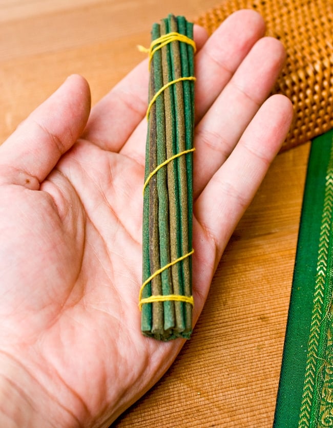 【6個セット】Green Tara Incense -緑ターラー菩薩香 4 - 長さはだいたいこのような大きさになります。