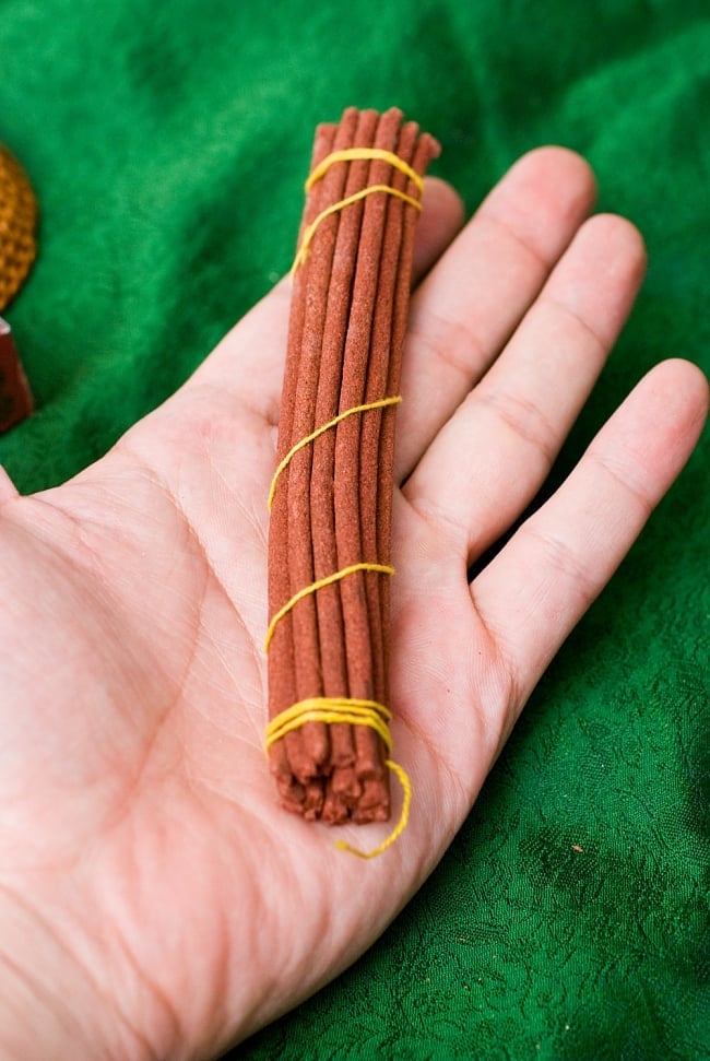 【6個セット】Kalachakra Incense-カーラチャクラ香(ミニサイズ） 4 - 長さはだいたいこのような大きさになります。
