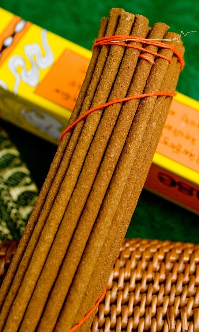 【6個セット】Mila Incense -聖地ミーラ香 3 - このようにインド香とは太さが異なっています。
