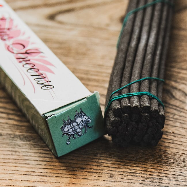 【6個セット】Lotus Incense -ロータスチベタン香 5 - チベット香なので、太めの穴が開いているお香立てをご利用ください。
