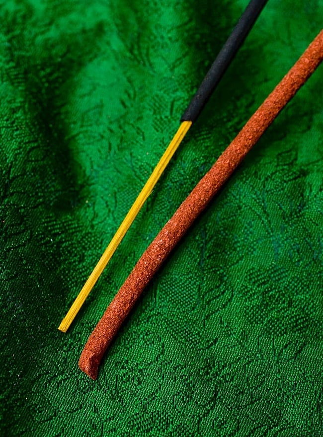 【6個セット】Norling Incense -ノーリングチベタン香 5 - インド香との違いはこのようになります。細いほうがインド香で、太いほうがチベット香です。
