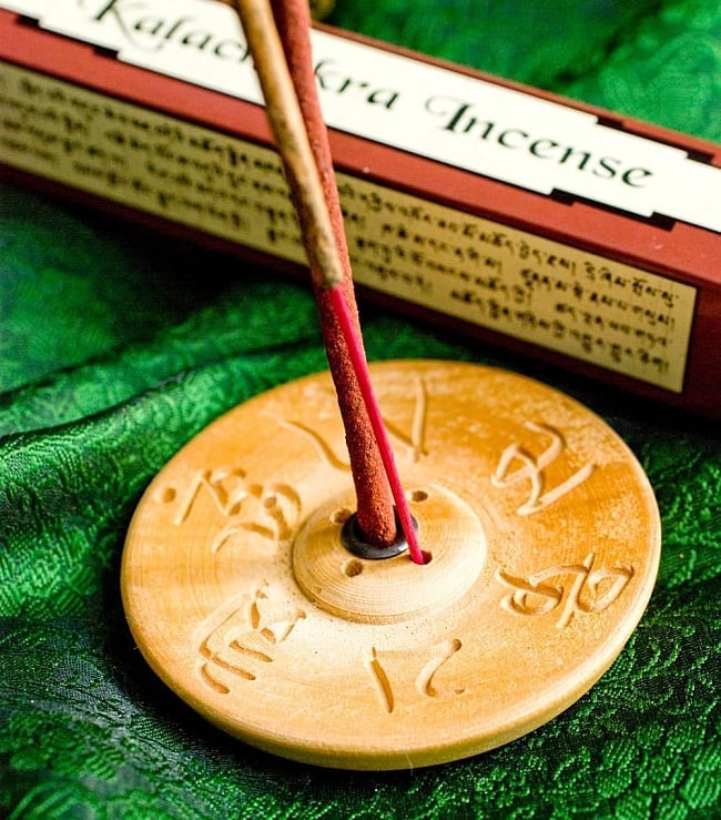 【6個セット】Natural Herbal Insence ナチュラルハーブ香　35種のハーブを伝統レシピで配合 6 - お香たてに入れる場所も異なってきます。
