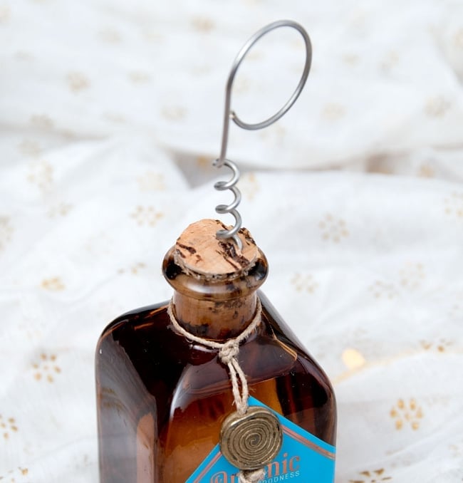 【6個セット】Organic GOODNESS - リードディフューザー - パチュリー・バニラ 7 - 小さなコルクで栓がされています。付属の栓抜きで開けるのはちょっと難しいです。
