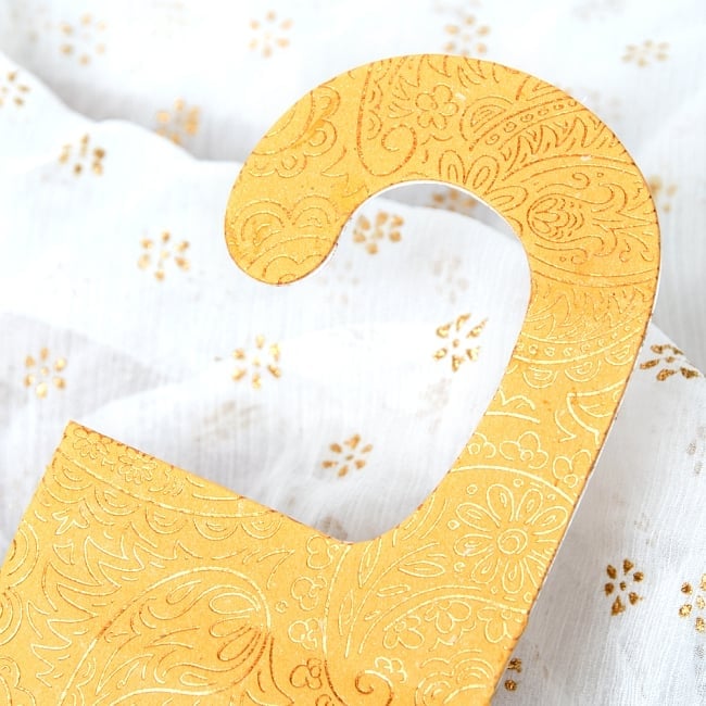 【6個セット】Song of India - サシェ(香り袋) - プレシャス サンダル 4 - フック部分です。そのまま吊り下げてご利用いただけます。