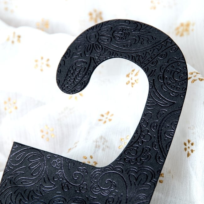 【6個セット】Song of India - サシェ(香り袋) - アラビアン ウード 4 - フック部分です。そのまま吊り下げてご利用いただけます。