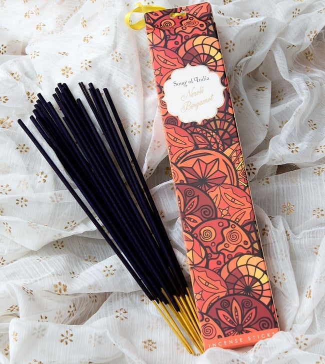 【6個セット】Song of India - Little Pleasures香 - NeroliBergamot 2 - パッケージ全体写真です。リボンが巻かれていてかわいいので、ギフトにもお使いいただけます