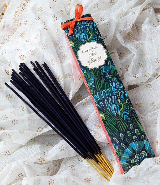 【6個セット】Song of India - Little Pleasures香 - SeaBreez 2 - パッケージ全体写真です。リボンが巻かれていてかわいいので、ギフトにもお使いいただけます