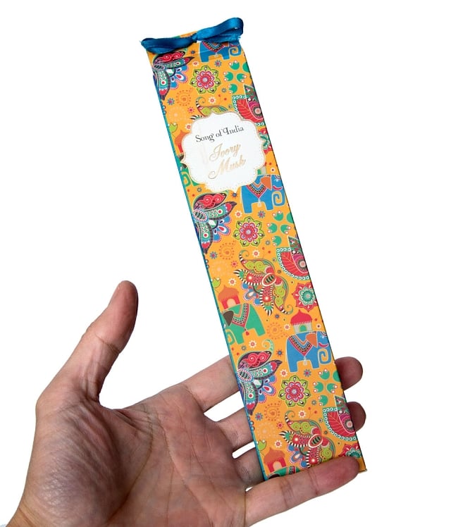 【6個セット】Song of India - Little Pleasures香 - IvoryMusk 6 - サイズ比較のために手に持ってみました