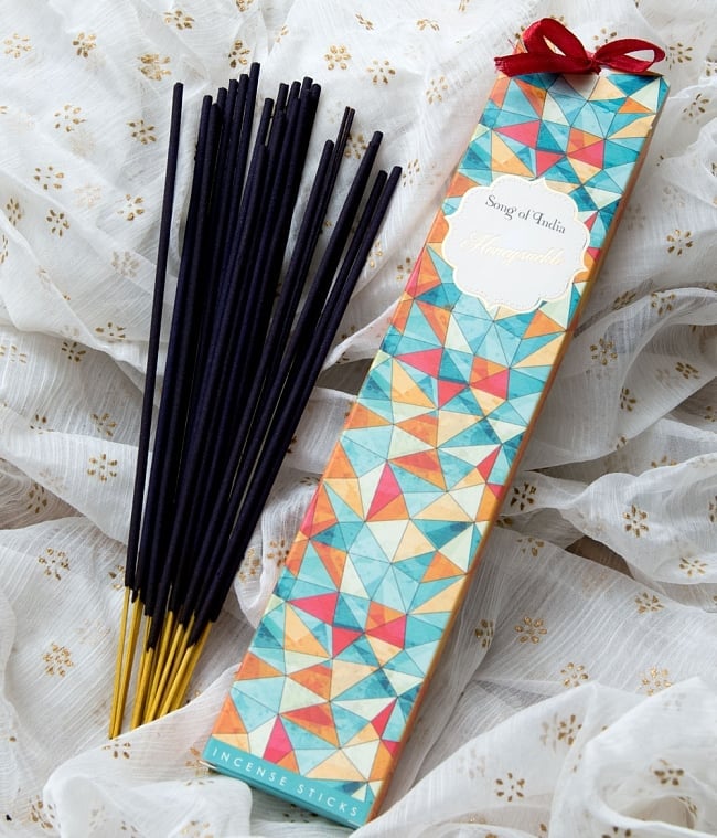 【6個セット】Song of India - Little Pleasures香 - Honeysuckle 2 - パッケージ全体写真です。リボンが巻かれていてかわいいので、ギフトにもお使いいただけます