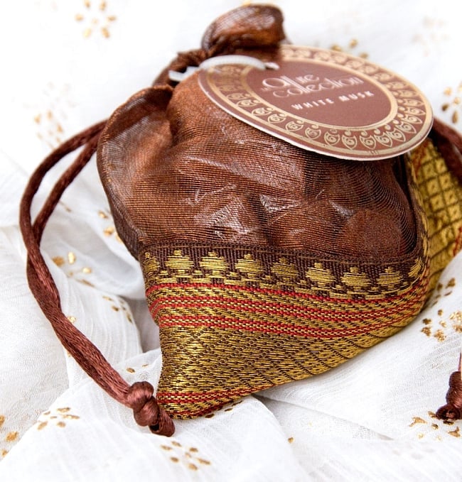 【6個セット】オーガンジーの袋入りコーンお香セット - ホワイト・ムスク 3 - インド風デザインのボーダー入り