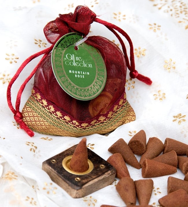 【6個セット】オーガンジーの袋入りコーンお香セット -Mountain Rose- 4 - 中には木のお香たてとお香が20個入っています