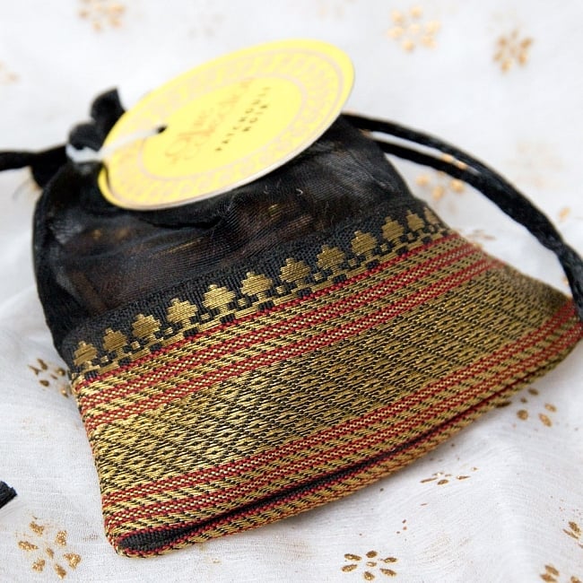 【6個セット】オーガンジーの袋入りコーンお香セット - パチュリー・ノワール 3 - インド風デザインのボーダー入り