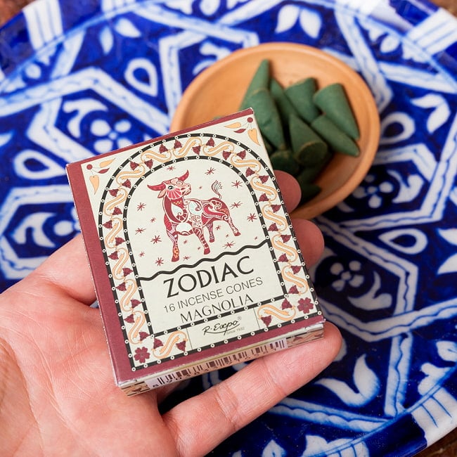 【6個セット】〔おうし座〕マグノリアの香り ゾディアック 黄道十二星座のコーン香 6 - このくらいのサイズ感になります