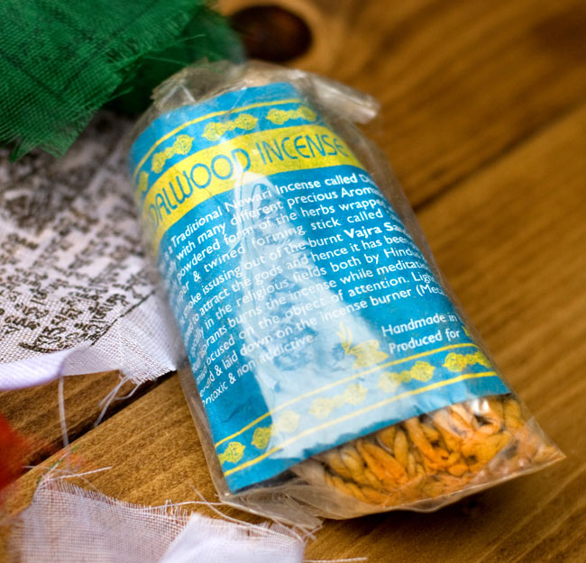 【6個セット】VAJRA SANDALWOOD ヴァジュラ・サンダルウッド ロープ香 2 - 全体の写真です。ネパールで昔ながらの製法で作られました。