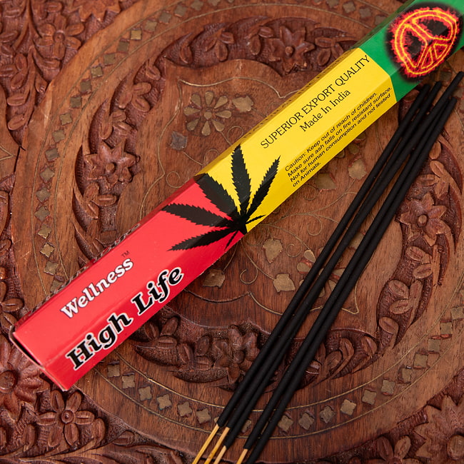 【6箱セット】ハイ・ライフ香 Wellness High Life 4 - 赤、緑、金色、黒を組み合わせたラスタカラーが目を引きます